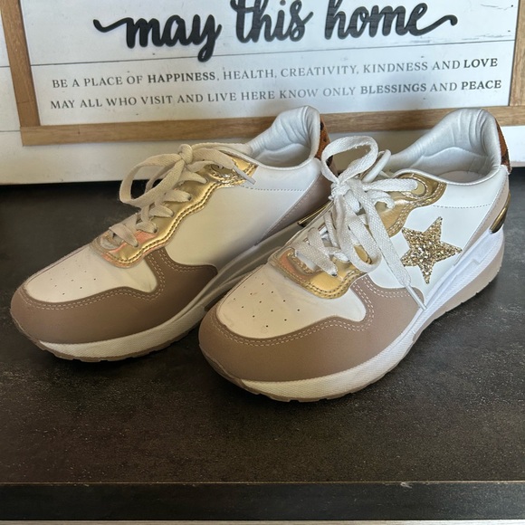 Shoes - Picture 3 of 6